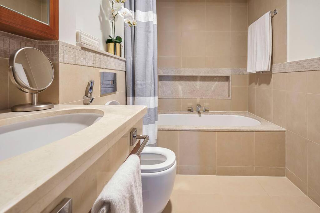 Larbi Breathtaking Burj And Fountain View Luxurious 2 Bed Apartamento Dubai Exterior foto