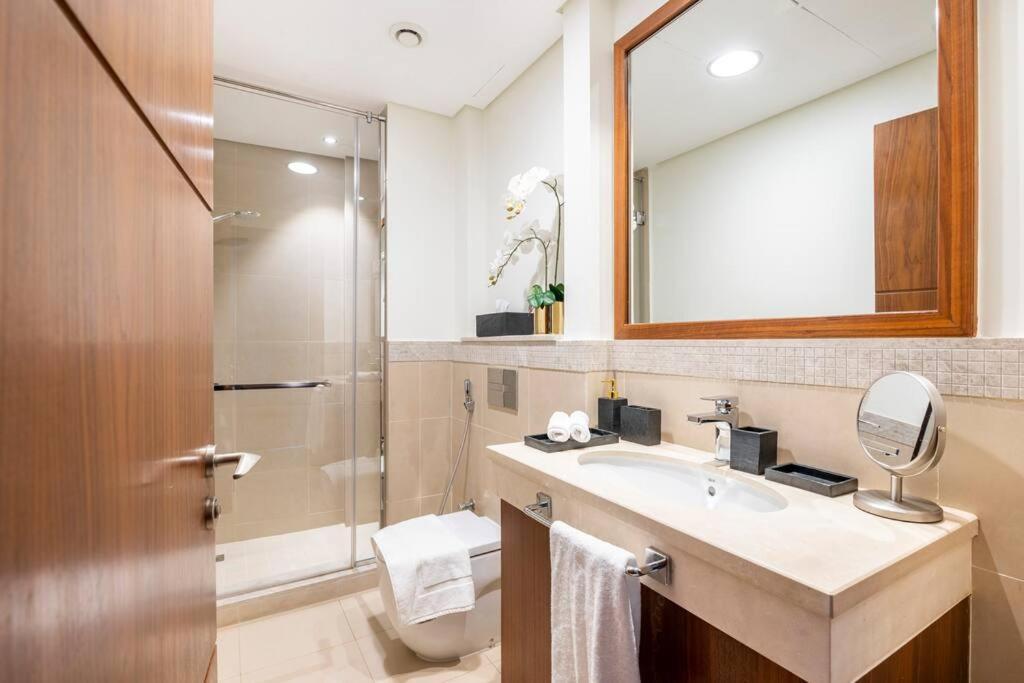 Larbi Breathtaking Burj And Fountain View Luxurious 2 Bed Apartamento Dubai Exterior foto