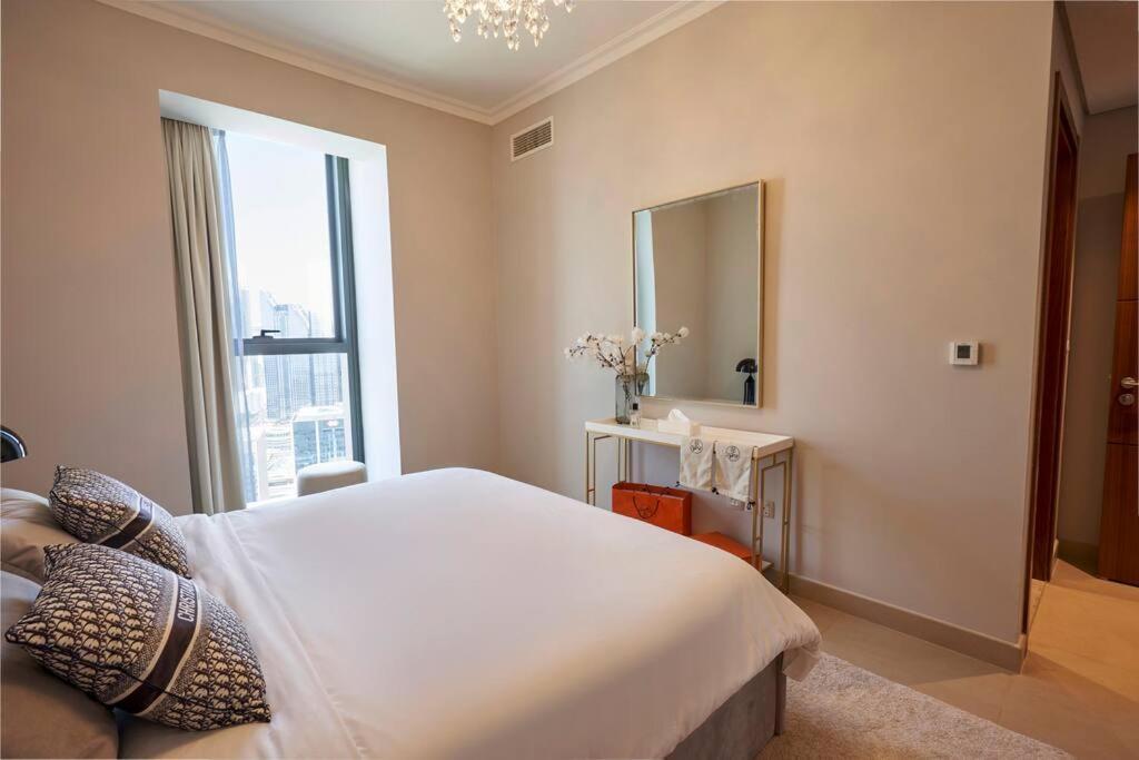 Larbi Breathtaking Burj And Fountain View Luxurious 2 Bed Apartamento Dubai Exterior foto