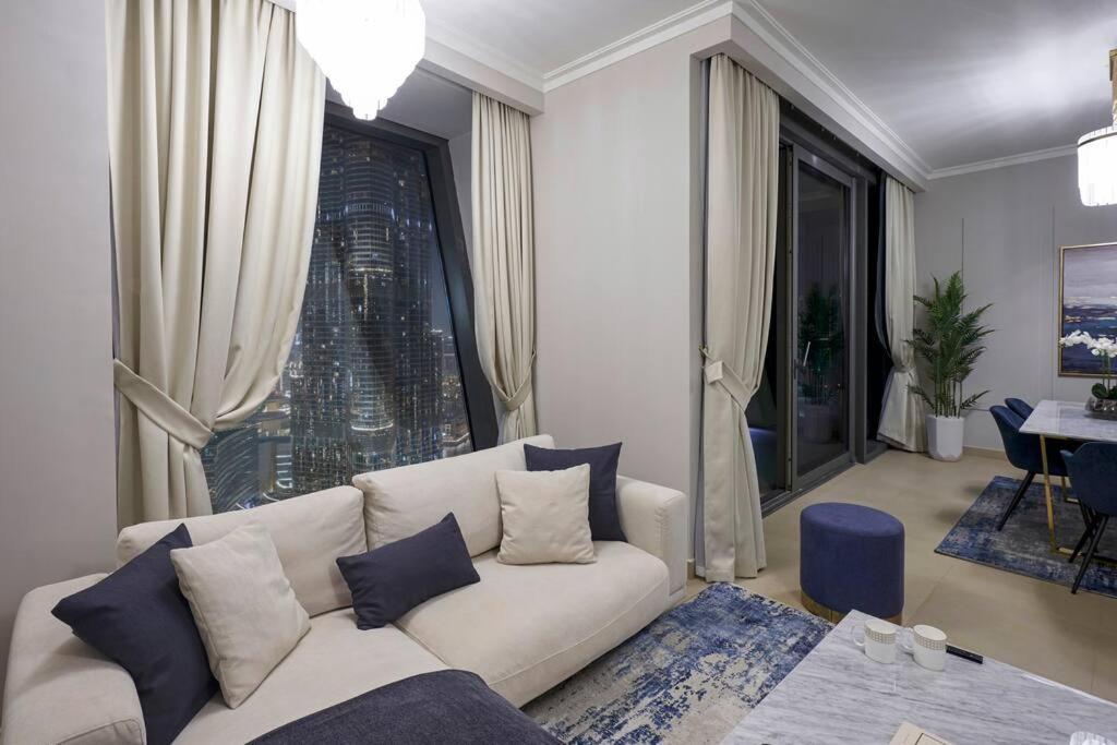 Larbi Breathtaking Burj And Fountain View Luxurious 2 Bed Apartamento Dubai Exterior foto
