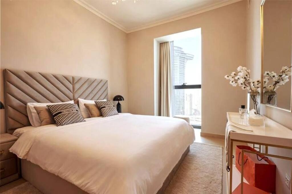 Larbi Breathtaking Burj And Fountain View Luxurious 2 Bed Apartamento Dubai Exterior foto